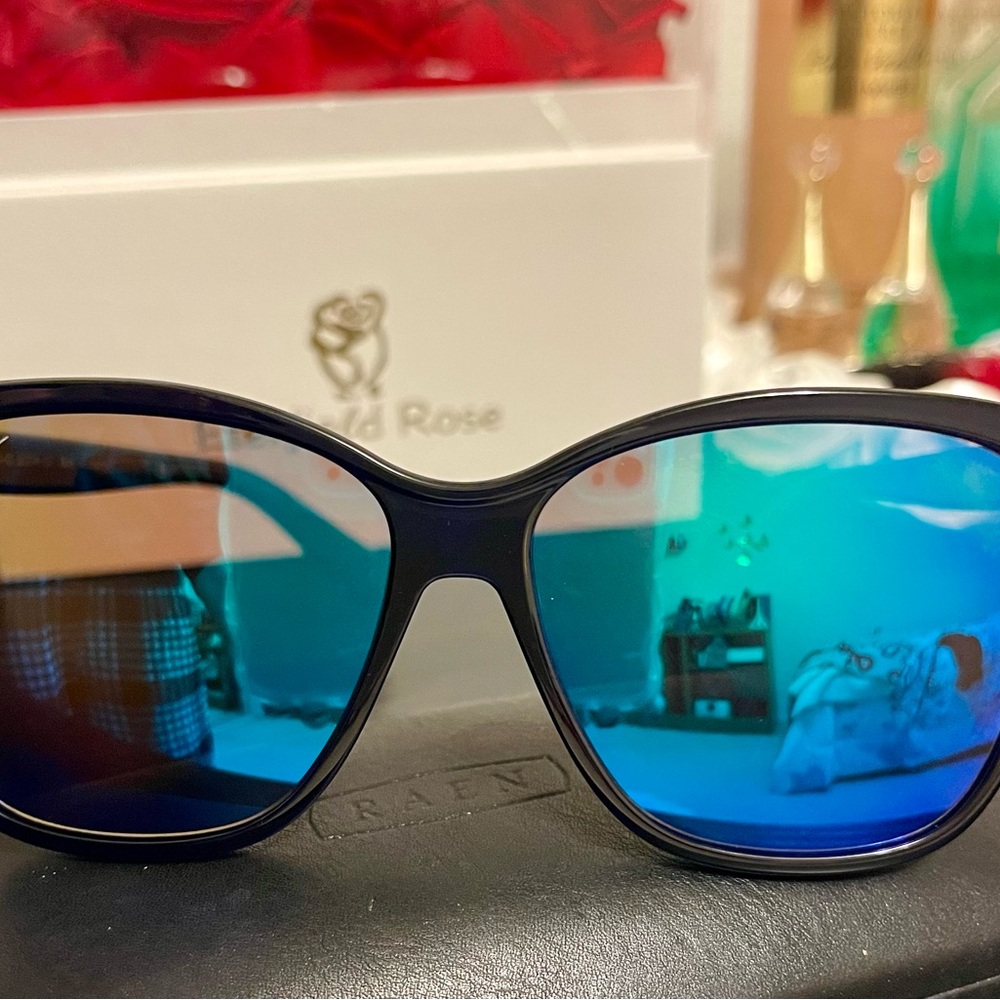 Maui Jim polarized Blue Sunglasses - Picture 3 of 9